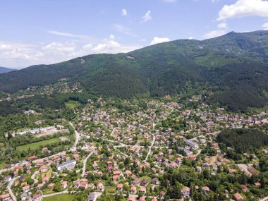 Bulgaristan 'ın Pernik bölgesindeki Rudartsi Köyü yakınlarındaki Vitosha Dağı' nın şaşırtıcı hava manzarası