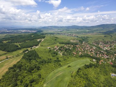 Bulgaristan 'ın Pernik bölgesindeki Rudartsi Köyü yakınlarındaki Vitosha Dağı' nın şaşırtıcı hava manzarası