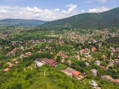 Bulgaristan 'ın Pernik bölgesindeki Rudartsi Köyü yakınlarındaki Vitosha Dağı' nın şaşırtıcı hava manzarası