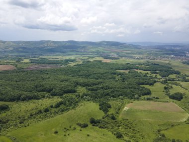Bulgaristan 'ın Pernik bölgesindeki Rudartsi Köyü yakınlarındaki Vitosha Dağı' nın şaşırtıcı hava manzarası