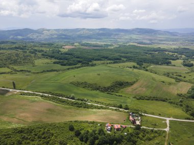 Bulgaristan 'ın Pernik bölgesindeki Rudartsi Köyü yakınlarındaki Vitosha Dağı' nın şaşırtıcı hava manzarası