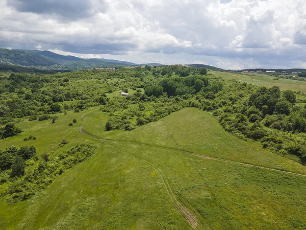 Bulgaristan 'ın Pernik bölgesindeki Rudartsi Köyü yakınlarındaki Vitosha Dağı' nın şaşırtıcı hava manzarası