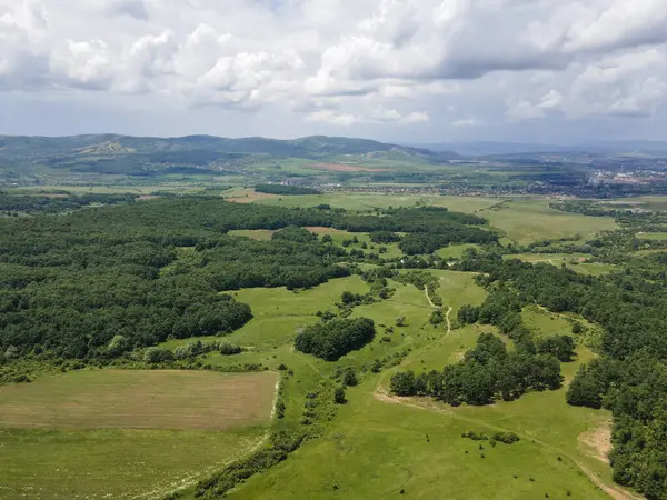 Bulgaristan 'ın Pernik bölgesindeki Rudartsi Köyü yakınlarındaki Vitosha Dağı' nın şaşırtıcı hava manzarası
