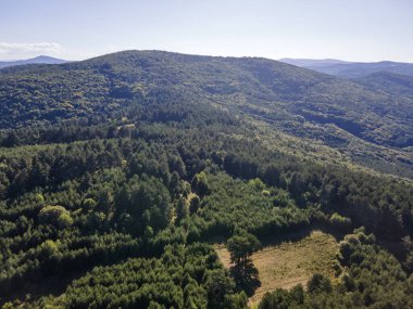 Bulgaristan 'ın Filibe Bölgesi Yavrovo köyü yakınlarındaki Rodopes Dağı' nın hava manzarası