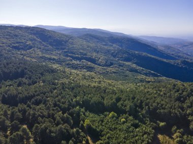 Bulgaristan 'ın Filibe Bölgesi Yavrovo köyü yakınlarındaki Rodopes Dağı' nın hava manzarası
