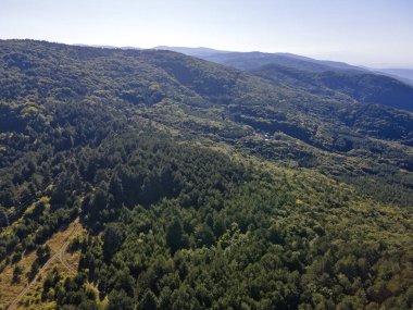 Bulgaristan 'ın Filibe Bölgesi Yavrovo köyü yakınlarındaki Rodopes Dağı' nın hava manzarası
