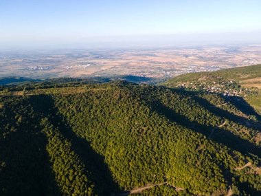 Bulgaristan 'ın Filibe Bölgesi Yavrovo köyü yakınlarındaki Rodopes Dağı' nın hava manzarası