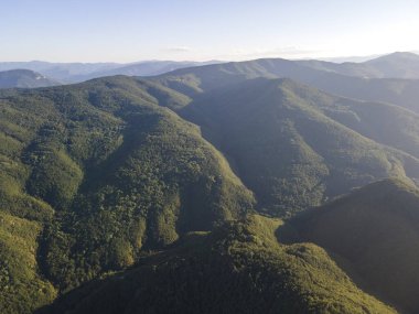 Bulgaristan 'ın Filibe Bölgesi Yavrovo köyü yakınlarındaki Rodopes Dağı' nın hava manzarası
