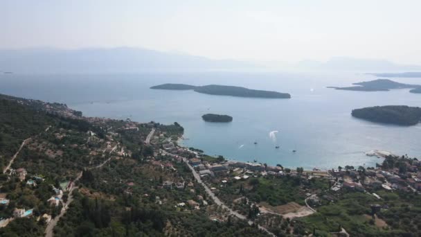 イオニア諸島 ギリシャのレフエ島のニドリ湾の素晴らしい空中パノラマビュー — ストック動画