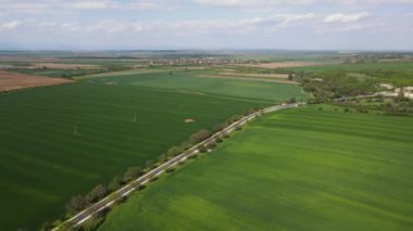 Bulgaristan 'ın Filibe Bölgesi' nin Asenovgrad kenti yakınlarındaki Yukarı Trakya Ovası 'nın hava manzarası