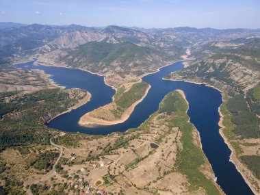 Bulgaristan 'ın Kardzhali Barajı ve Arda Nehri' nin şaşırtıcı manzarası