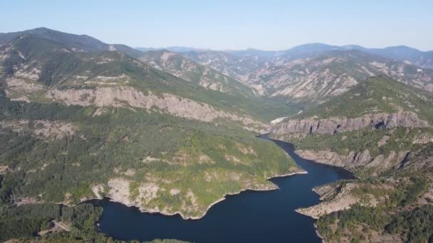 Καταπληκτική Αεροφωτογραφία Του Borovitsa Reservoir Στα Βουνά Της Ροδόπης Βουλγαρία — Αρχείο Βίντεο