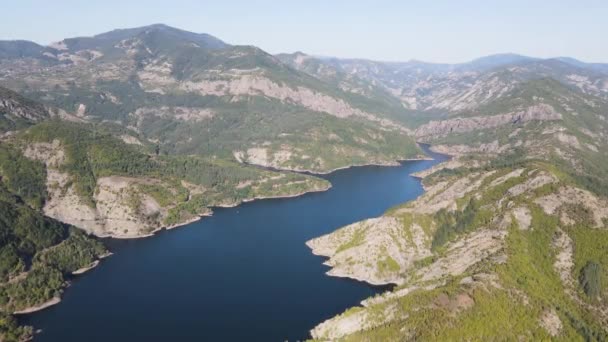 Fantastisk Antenn Utsikt Över Borovitsa Reservoir Rhodope Mountains Bulgarien — Stockvideo