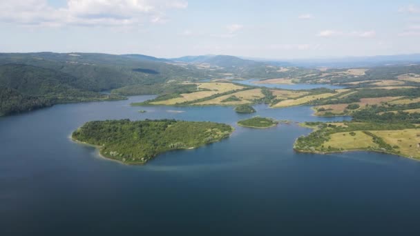 保加利亚Veliko Tarnovo地区Yovkovtsi水库的空中景观 — 图库视频影像
