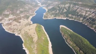 Bulgaristan 'ın Kardzhali Barajı ve Arda Nehri' nin şaşırtıcı manzarası