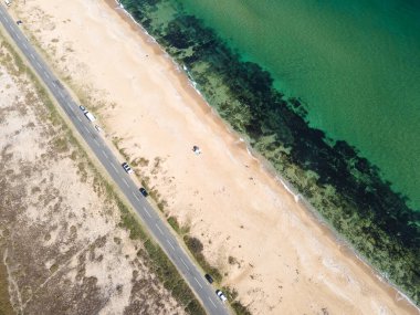 Bulgaristan 'ın Burgaz Bölgesi' nin Dyuni tatil beldesi yakınlarındaki The Driver Beach 'in hava manzarası