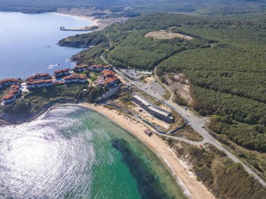 Bulgaristan 'ın Burgaz Bölgesi' nin Dyuni tatil beldesi yakınlarındaki The Driver Beach 'in hava manzarası