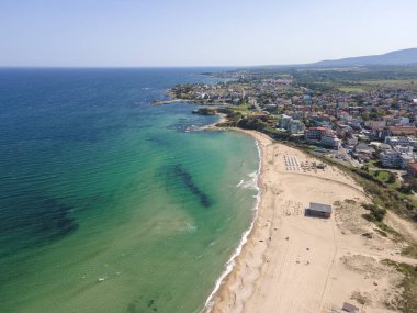 Bulgaristan 'ın Burgaz Bölgesi' ndeki Lozenets kasabası yakınlarındaki Karadeniz kıyılarının hava manzarası