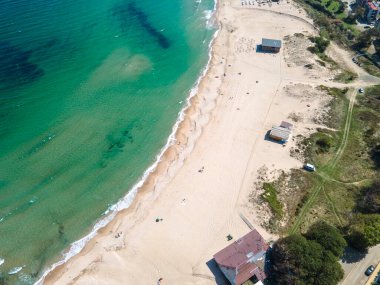 Bulgaristan 'ın Burgaz Bölgesi' ndeki Lozenets kasabası yakınlarındaki Karadeniz kıyılarının hava manzarası