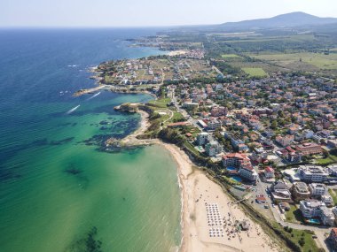Bulgaristan 'ın Burgaz Bölgesi' ndeki Lozenets kasabası yakınlarındaki Karadeniz kıyılarının hava manzarası