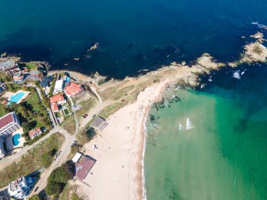 Bulgaristan 'ın Burgaz Bölgesi' ndeki Lozenets kasabası yakınlarındaki Karadeniz kıyılarının hava manzarası