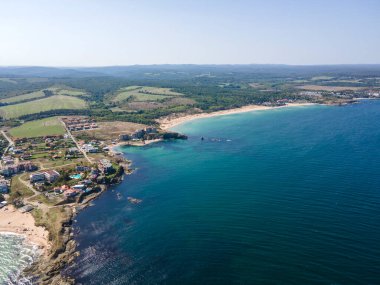 Bulgaristan 'ın Burgaz Bölgesi' ndeki Lozenets kasabası yakınlarındaki Karadeniz kıyılarının hava manzarası