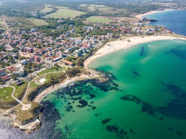 Bulgaristan 'ın Burgaz Bölgesi' ndeki Lozenets kasabası yakınlarındaki Karadeniz kıyılarının hava manzarası