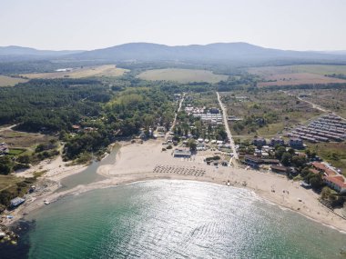 Bulgaristan 'ın Burgaz Bölgesi Arapya plajı yakınlarındaki Karadeniz kıyılarının hava manzarası