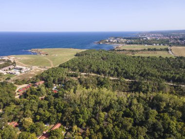 Bulgaristan 'ın Burgaz Bölgesi Arapya plajı yakınlarındaki Karadeniz kıyılarının hava manzarası