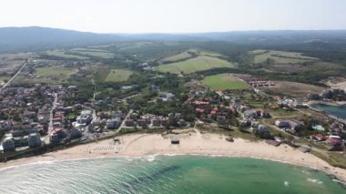 Bulgaristan 'ın Burgaz Bölgesi' ndeki Lozenets kasabası yakınlarındaki Karadeniz kıyılarının hava manzarası 