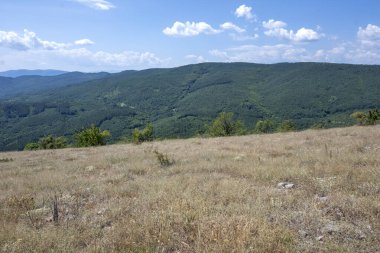 Rudina Dağı, Pernik Bölgesi, Bulgaristan 'ın İnanılmaz Yaz Manzarası