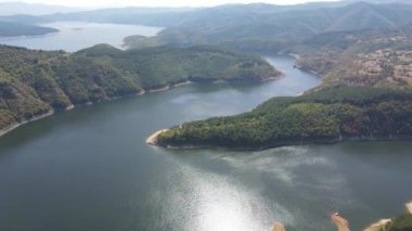 Bulgaristan 'ın Kardzhali Barajı ve Arda Nehri' nin şaşırtıcı manzarası