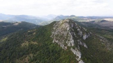 Bulgaristan 'ın Pernik Bölgesi, Tran Matterhorn olarak bilinen Greben Dağı' ndaki Dragovski kamak Tepesinin İnanılmaz Sonbahar Manzarası
