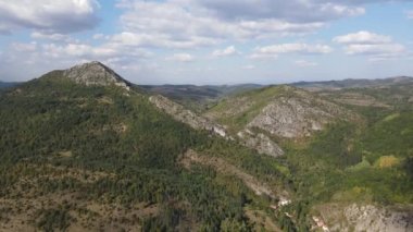 Bulgaristan 'ın Pernik Bölgesi, Tran Matterhorn olarak bilinen Greben Dağı' ndaki Dragovski kamak Tepesinin İnanılmaz Sonbahar Manzarası