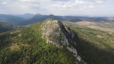 Bulgaristan 'ın Pernik Bölgesi, Tran Matterhorn olarak bilinen Greben Dağı' ndaki Dragovski kamak Tepesinin İnanılmaz Sonbahar Manzarası