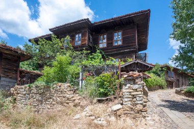 Bulgaristan 'ın Sliven Bölgesi' ndeki Kotel kentinde 19. yüzyıl evleri