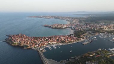 Bulgaristan 'ın Burgaz Bölgesi' nin eski Sozopol kentinin hava gün batımı manzarası