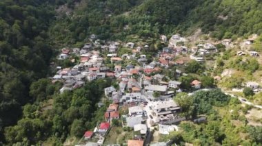 Bulgaristan 'ın Blagoevgrad bölgesinin Delchevo köyünün hava manzarası