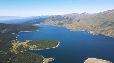 Belmeken Barajı 'nın Havadan Yaz manzarası, Rila dağı, Bulgaristan