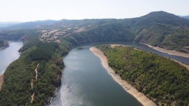 Bulgaristan 'ın Kardzhali Barajı ve Arda Nehri' nin şaşırtıcı manzarası