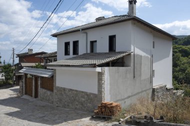 19. yüzyıldan kalma otantik evleri olan Delchevo köyü, Blagoevgrad bölgesi, Bulgaristan