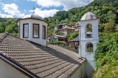 19. yüzyıldan kalma otantik evleri olan Delchevo köyü, Blagoevgrad bölgesi, Bulgaristan