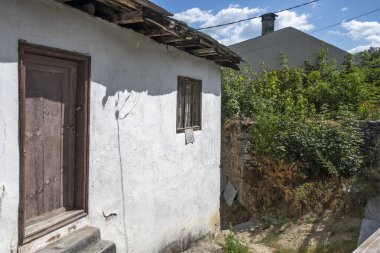 19. yüzyıldan kalma otantik evleri olan Delchevo köyü, Blagoevgrad bölgesi, Bulgaristan