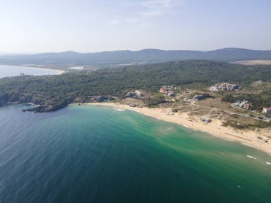 Bulgaristan 'ın Burgaz Bölgesi Sozopol yakınlarındaki Smokinya Plajı' nın hava manzarası