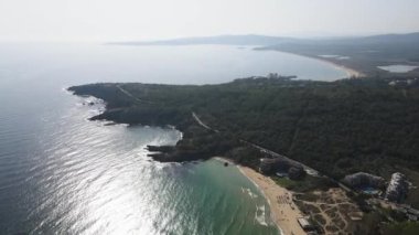 Bulgaristan 'ın Burgaz Bölgesi Sozopol yakınlarındaki Smokinya Plajı' nın hava manzarası 