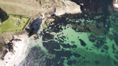 Bulgaristan 'ın Burgaz Bölgesi Mercan plajı yakınlarındaki Karadeniz kıyılarının hava manzarası 