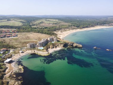 Bulgaristan 'ın Burgaz Bölgesi Mercan plajı yakınlarındaki Karadeniz kıyılarının hava manzarası
