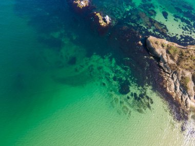 Bulgaristan 'ın Burgaz Bölgesi Mercan plajı yakınlarındaki Karadeniz kıyılarının hava manzarası