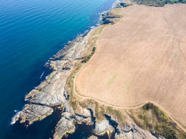 Bulgaristan 'ın Burgaz Bölgesi' nin Varvara kasabası yakınlarındaki Karadeniz kıyı şeridinin hava manzarası