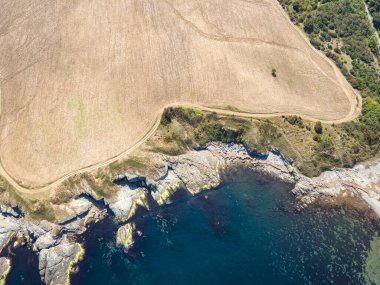 Bulgaristan 'ın Burgaz Bölgesi' nin Varvara kasabası yakınlarındaki Karadeniz kıyı şeridinin hava manzarası